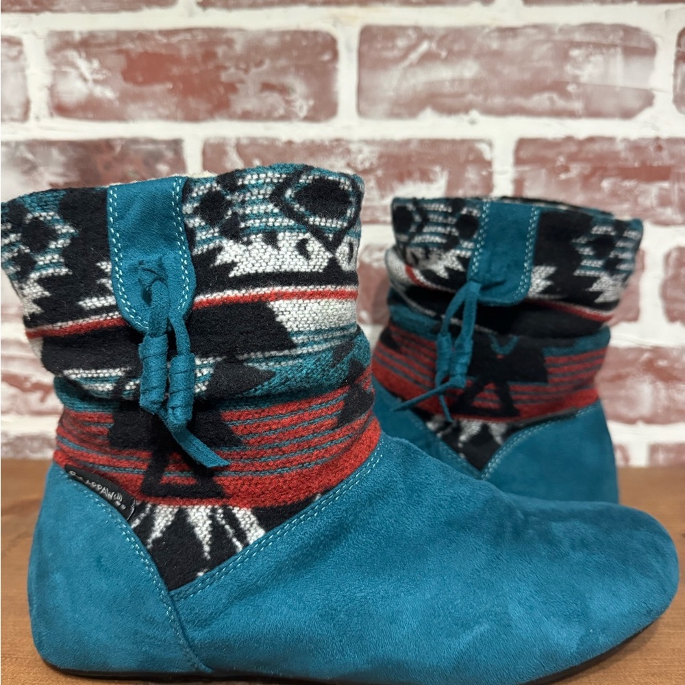 Bearpaw Amber Nova Suede Ankle Boots Wms Sz 8 Blue Aztec Pull On Sheepskin Lined - Picture 3 of 10